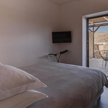 Amal Kythnos Suites Экстерьер фото