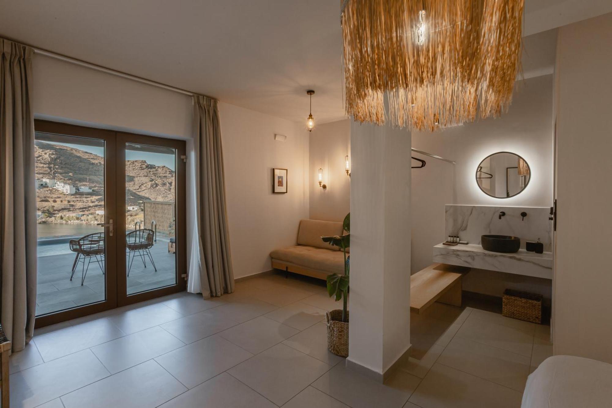 Amal Kythnos Suites Экстерьер фото