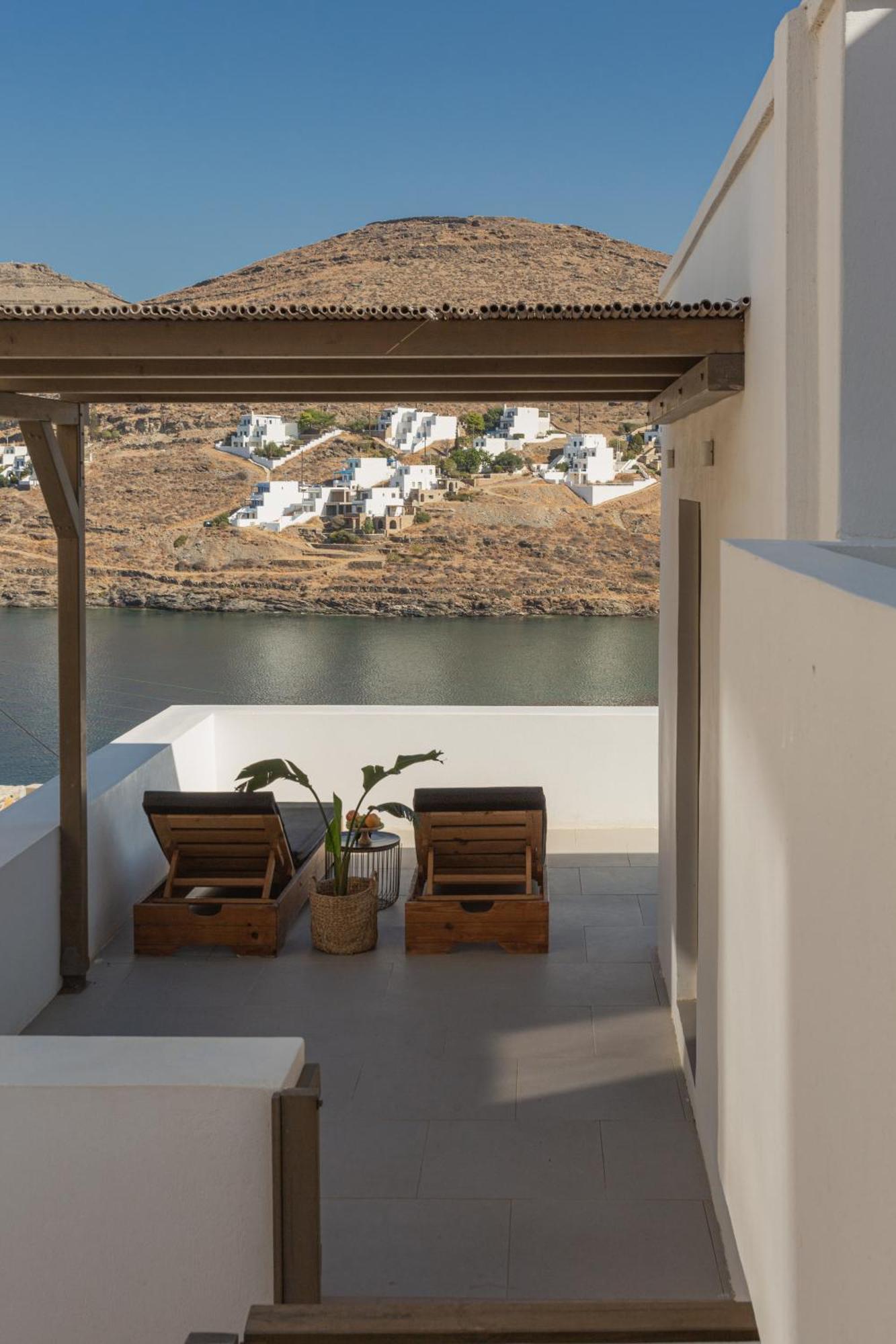 Amal Kythnos Suites Экстерьер фото