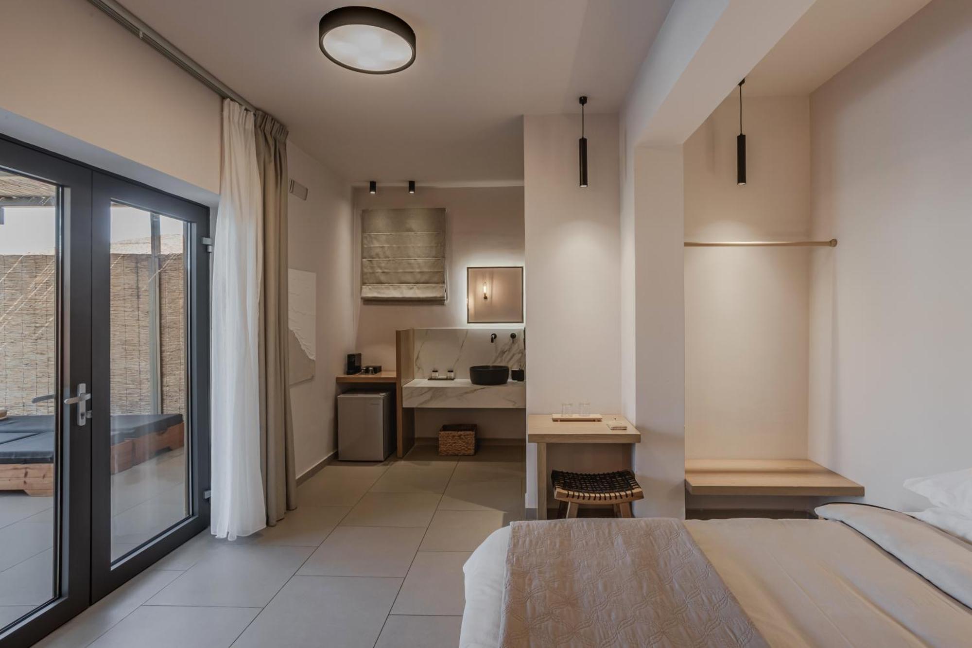 Amal Kythnos Suites Экстерьер фото