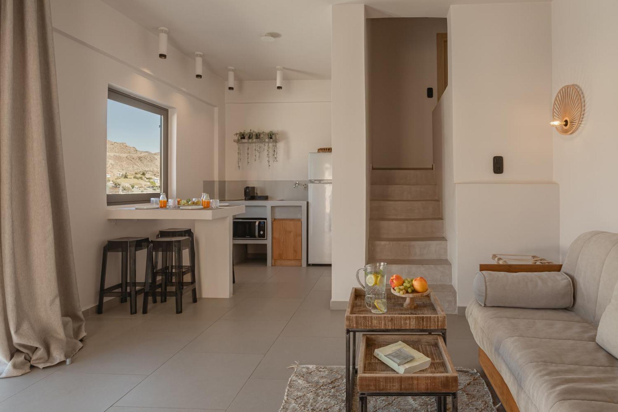Amal Kythnos Suites Экстерьер фото