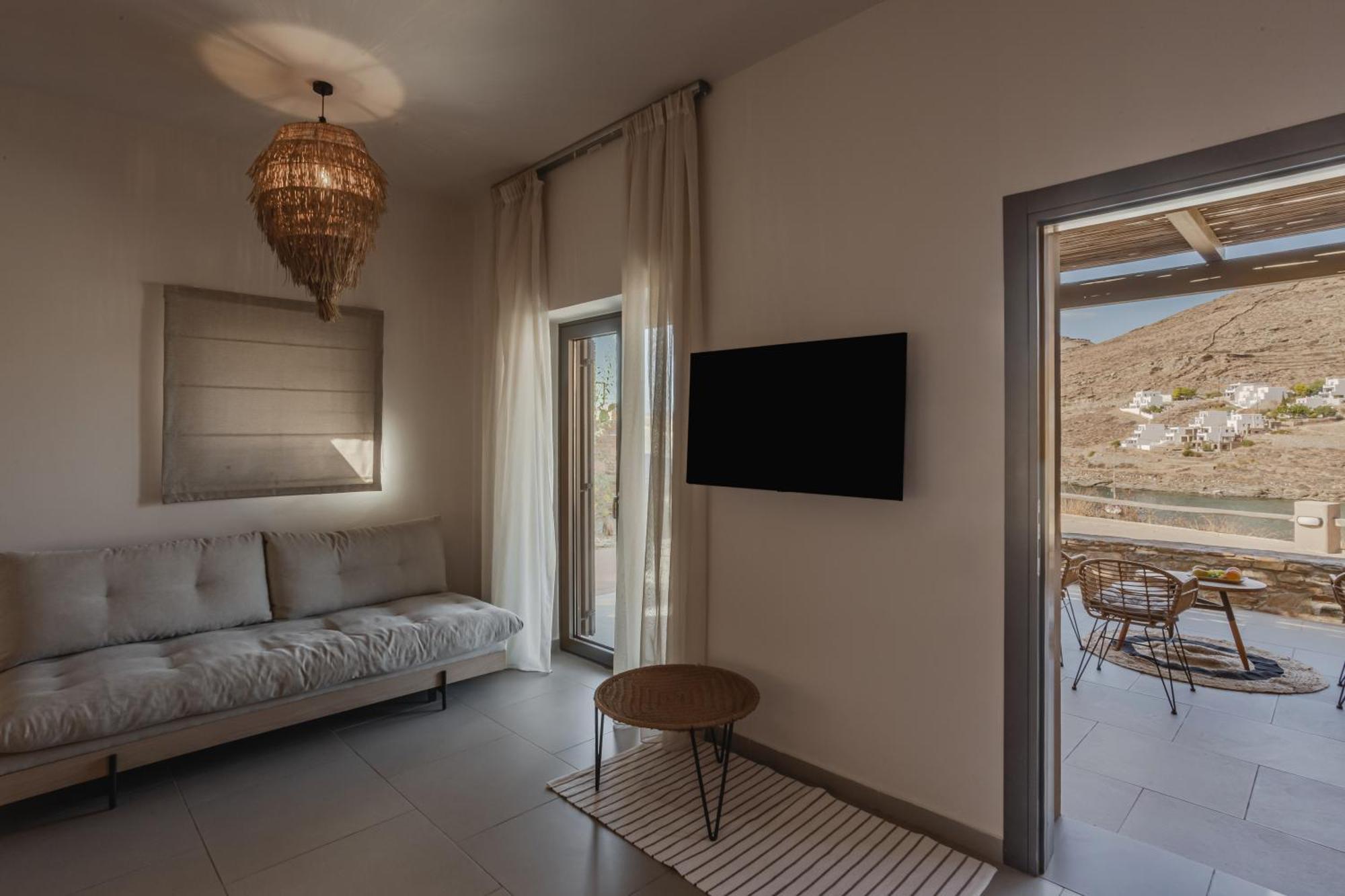 Amal Kythnos Suites Экстерьер фото