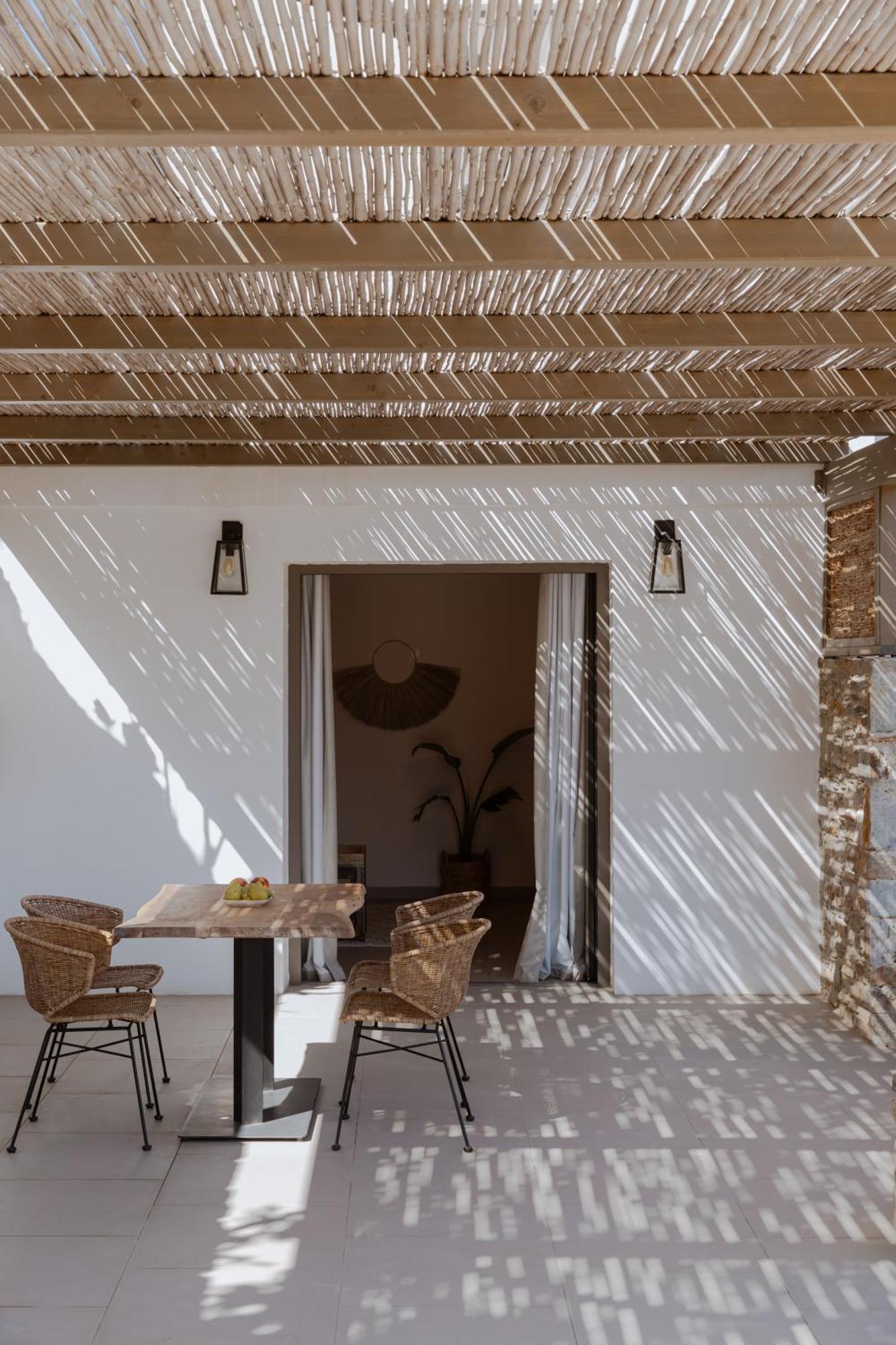 Amal Kythnos Suites Экстерьер фото
