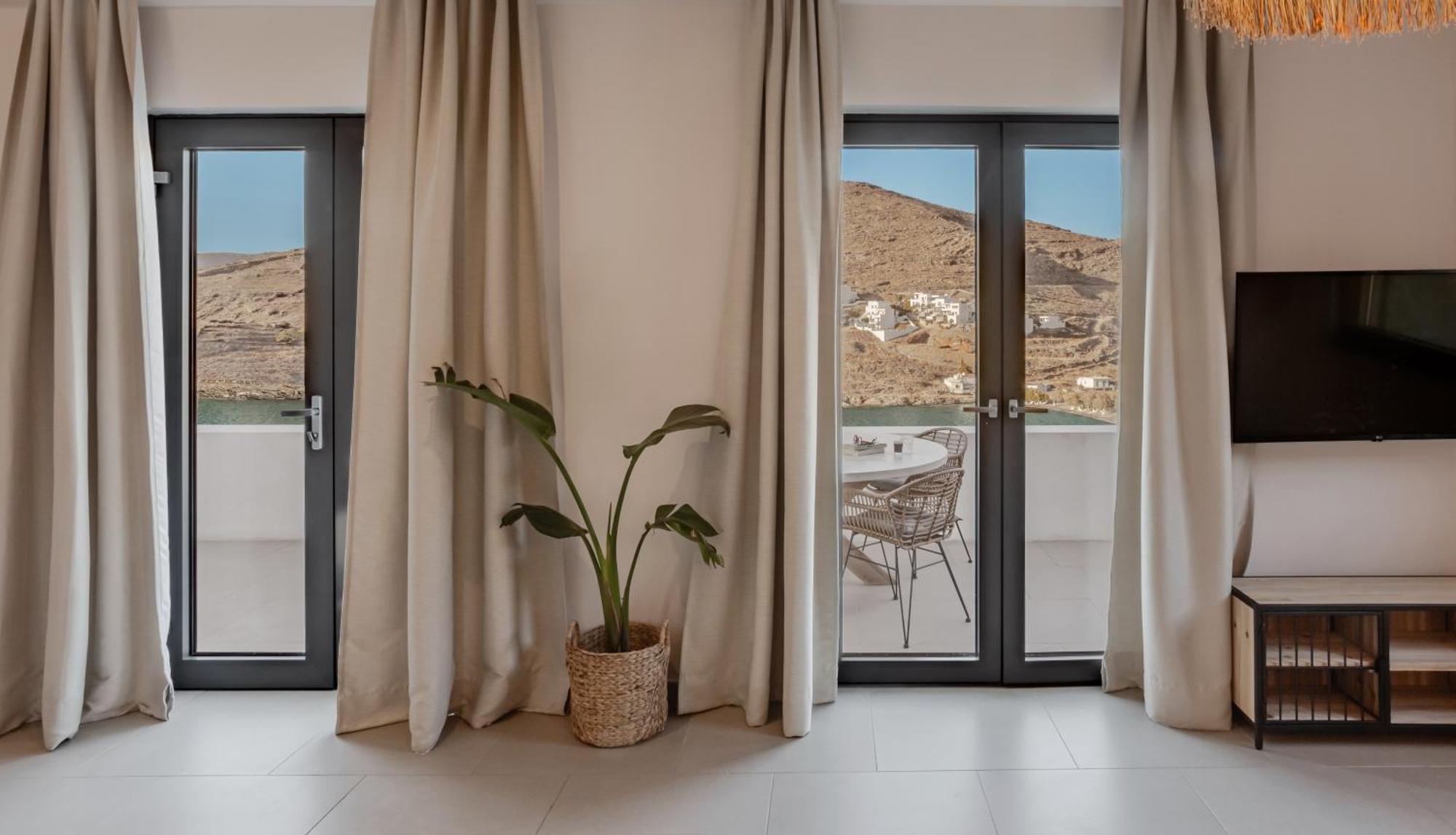 Amal Kythnos Suites Экстерьер фото