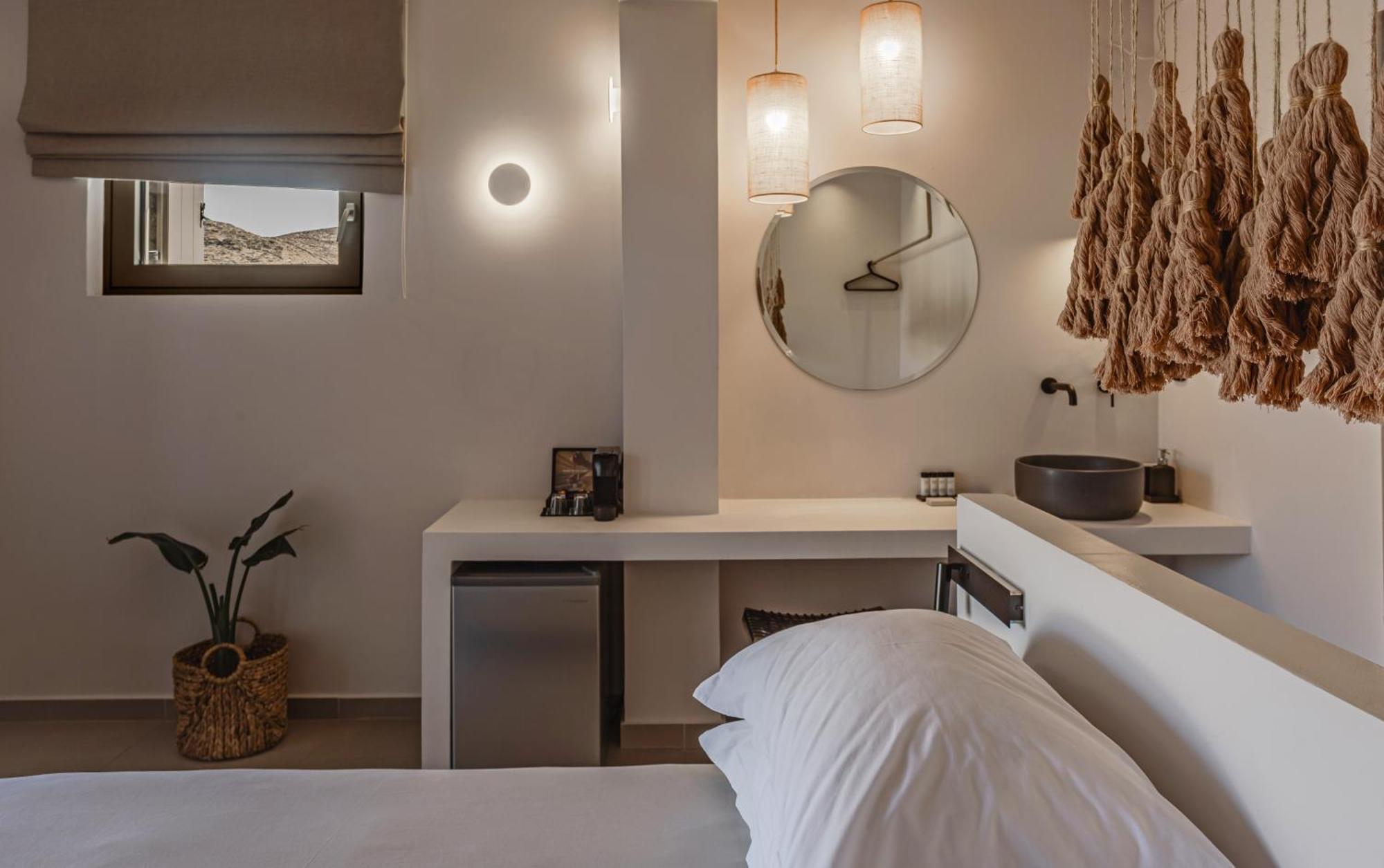 Amal Kythnos Suites Экстерьер фото
